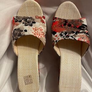 NWOT Colorful Glittery Mules Size 39 (Usually equivalent to an 8.5)